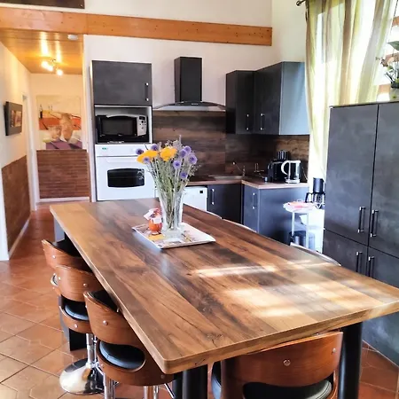 Charmante Maison Avec Piscine Privee A Prázdninový dům *
